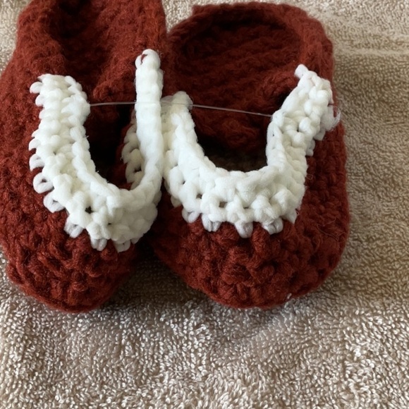 Handmade Red and brown Crochet Slippers new - Picture 2 of 4